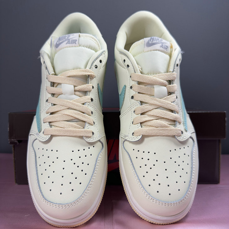 Air Jordan 1 Low Travis Scott