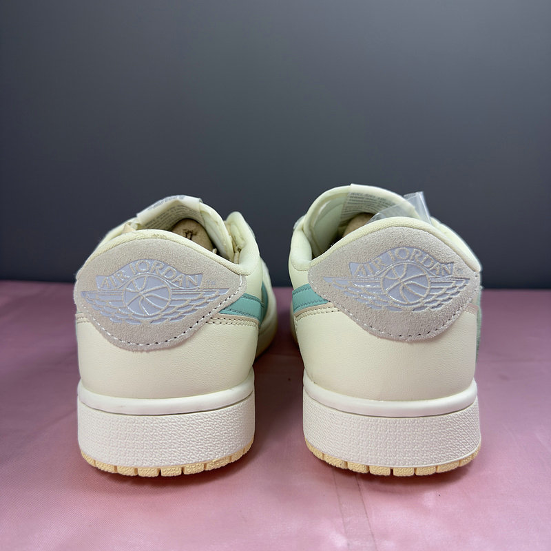 Air Jordan 1 Low Travis Scott