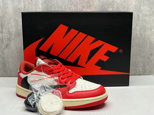 Air Jordan 1 Low Travis Scott