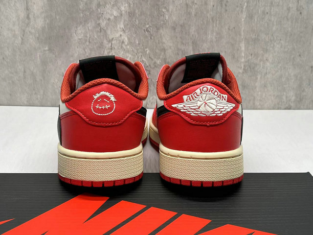 Air Jordan 1 Low Travis Scott