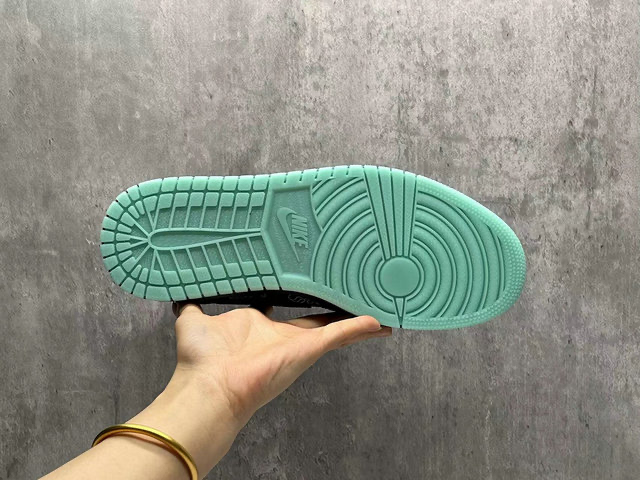 Air Jordan 1 Low Travis Scott