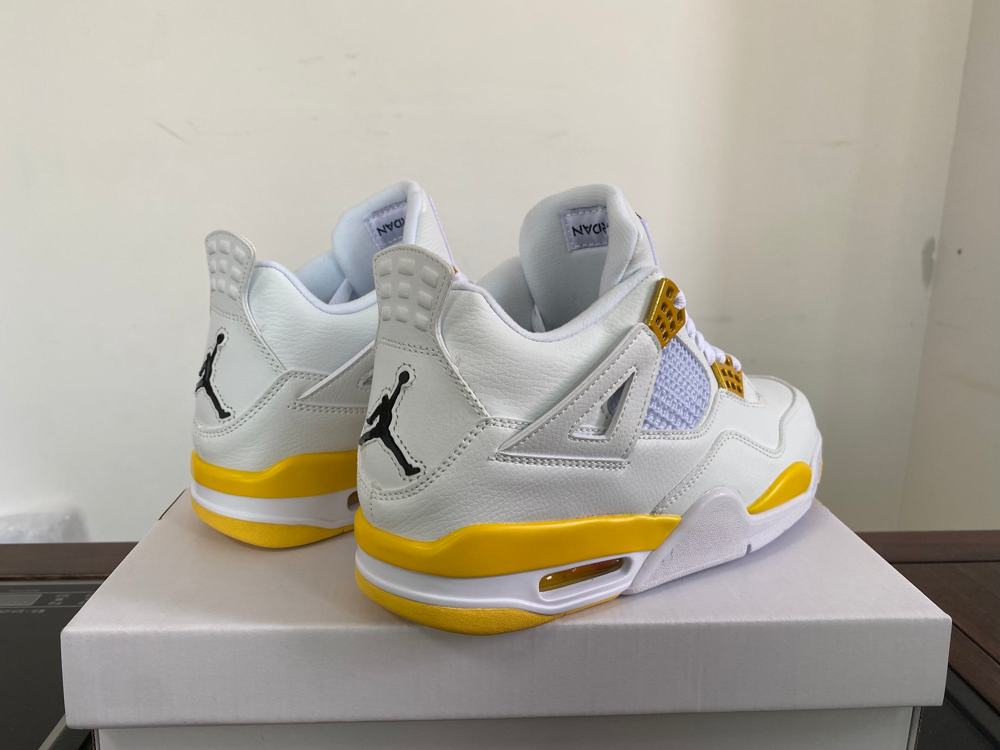 Air Jordan 4