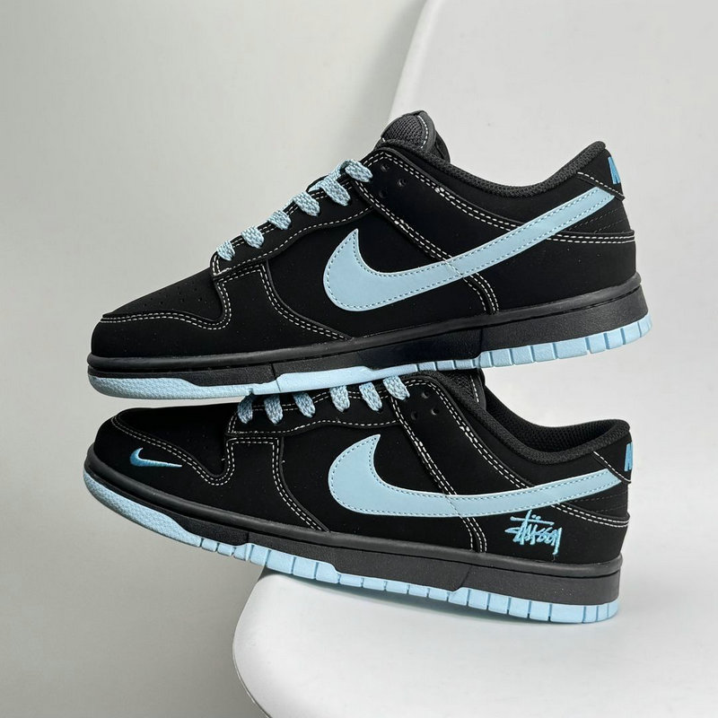Nike Dunk SB X Stossy