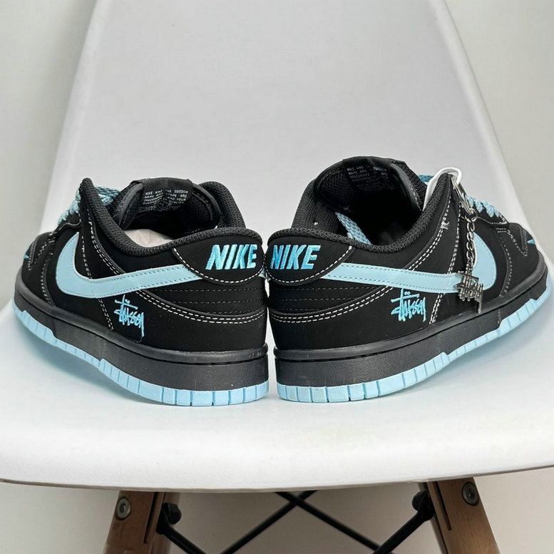 Nike Dunk SB X Stossy