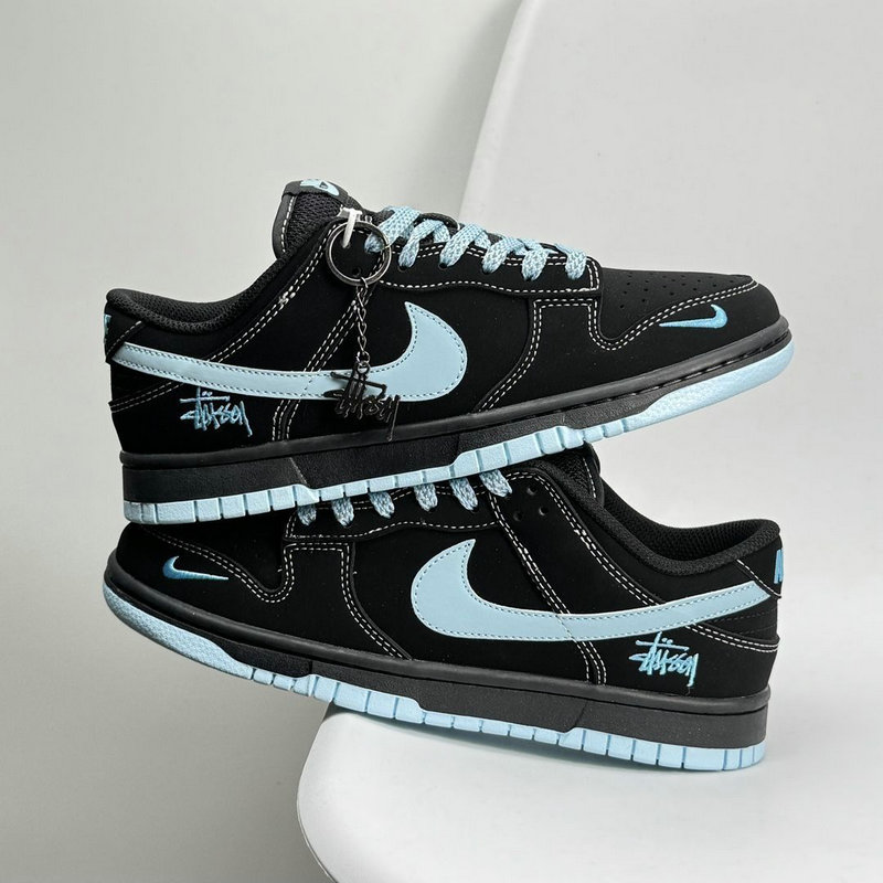 Nike Dunk SB X Stossy